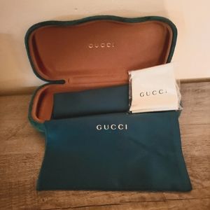 Stunning Brand New Emerald Green Gucci Case